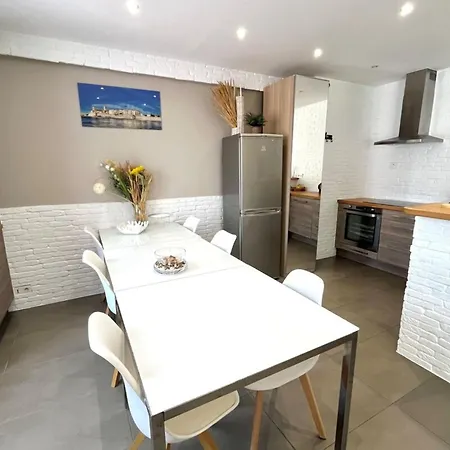 Center Perfect 3 Bedroom *