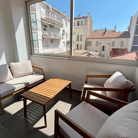 Center Perfect 3 Bedroom Apartment *